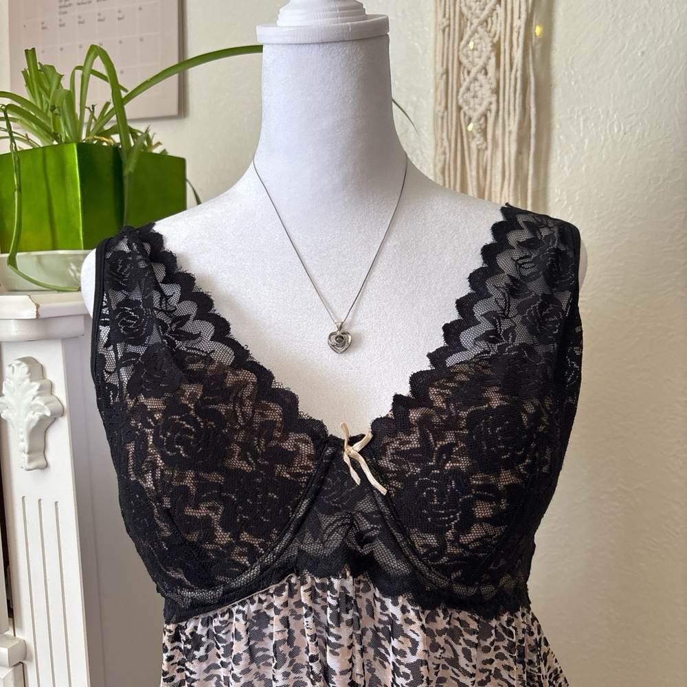 Elegant Black Lace Women's Sleepwear